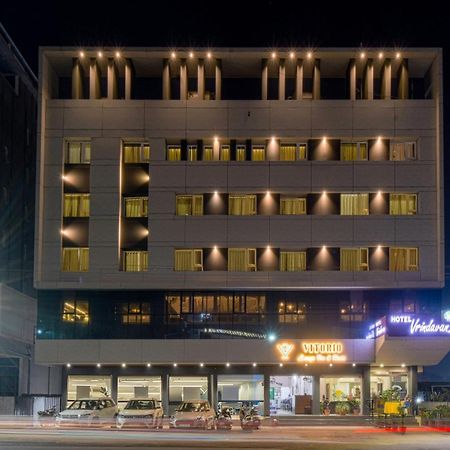Hotel Vrindavan Deluxe Kolhapur Bagian luar foto