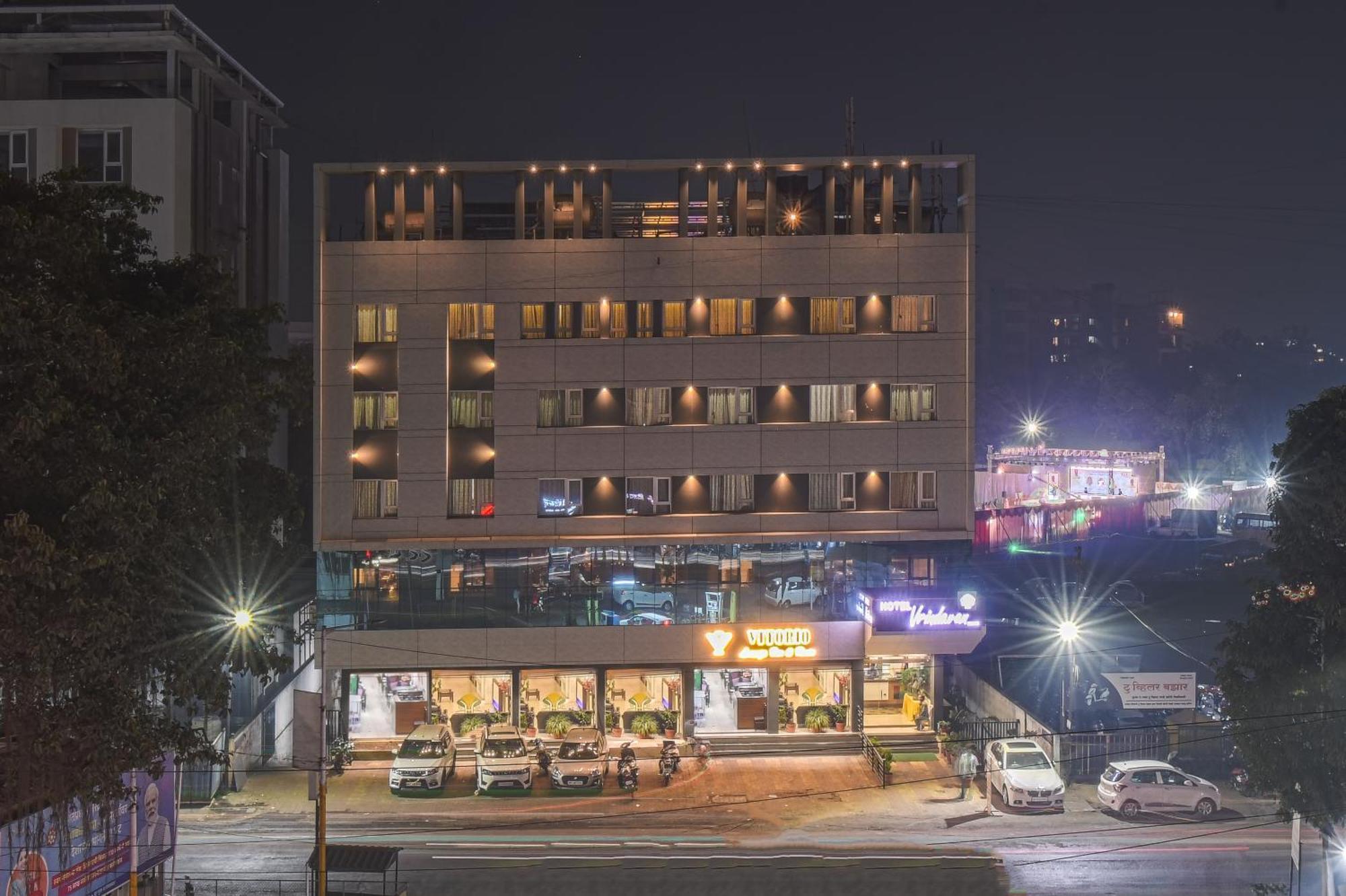 Hotel Vrindavan Deluxe Kolhapur Bagian luar foto