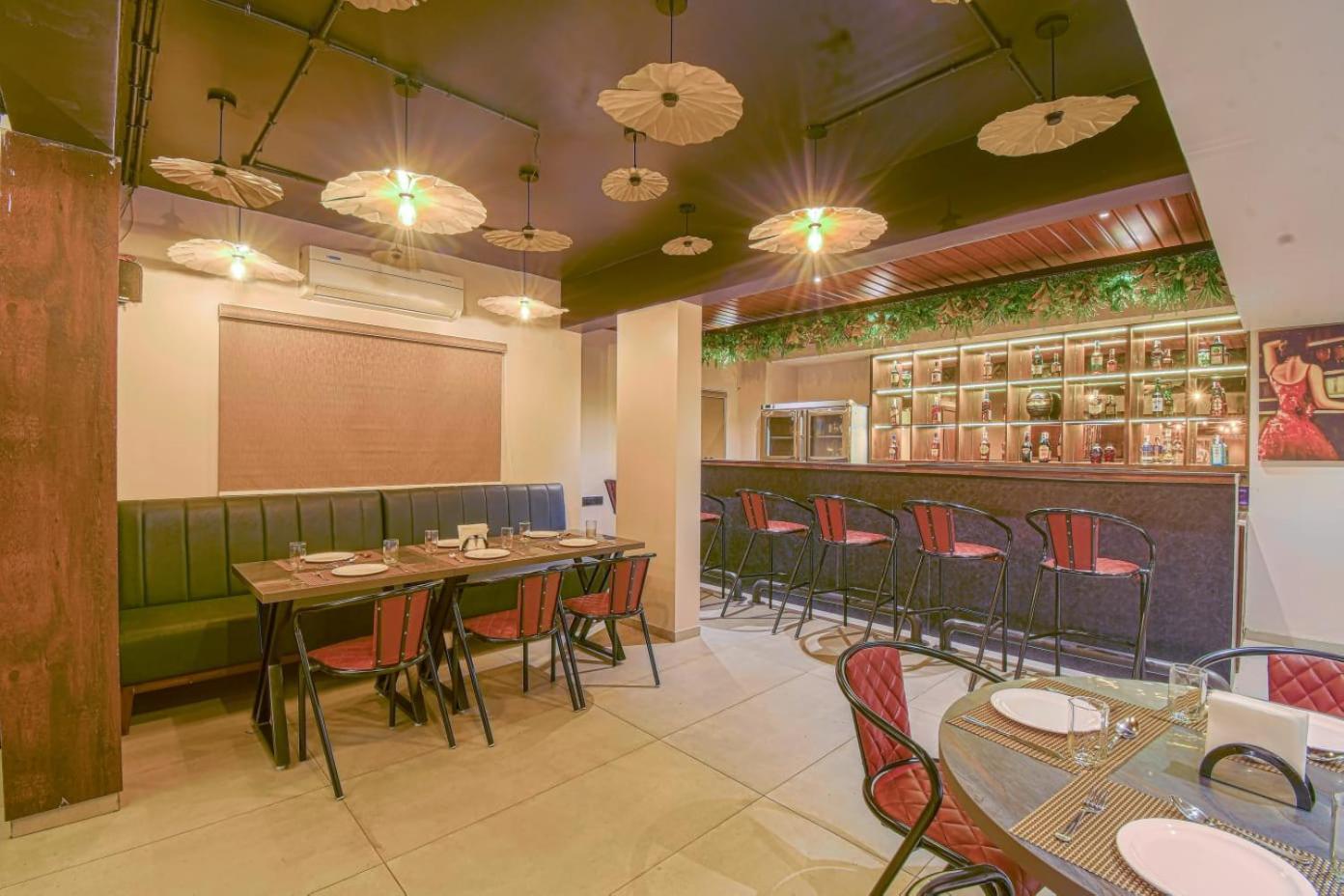 Hotel Vrindavan Deluxe Kolhapur Bagian luar foto