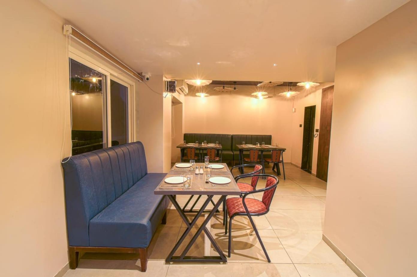 Hotel Vrindavan Deluxe Kolhapur Bagian luar foto