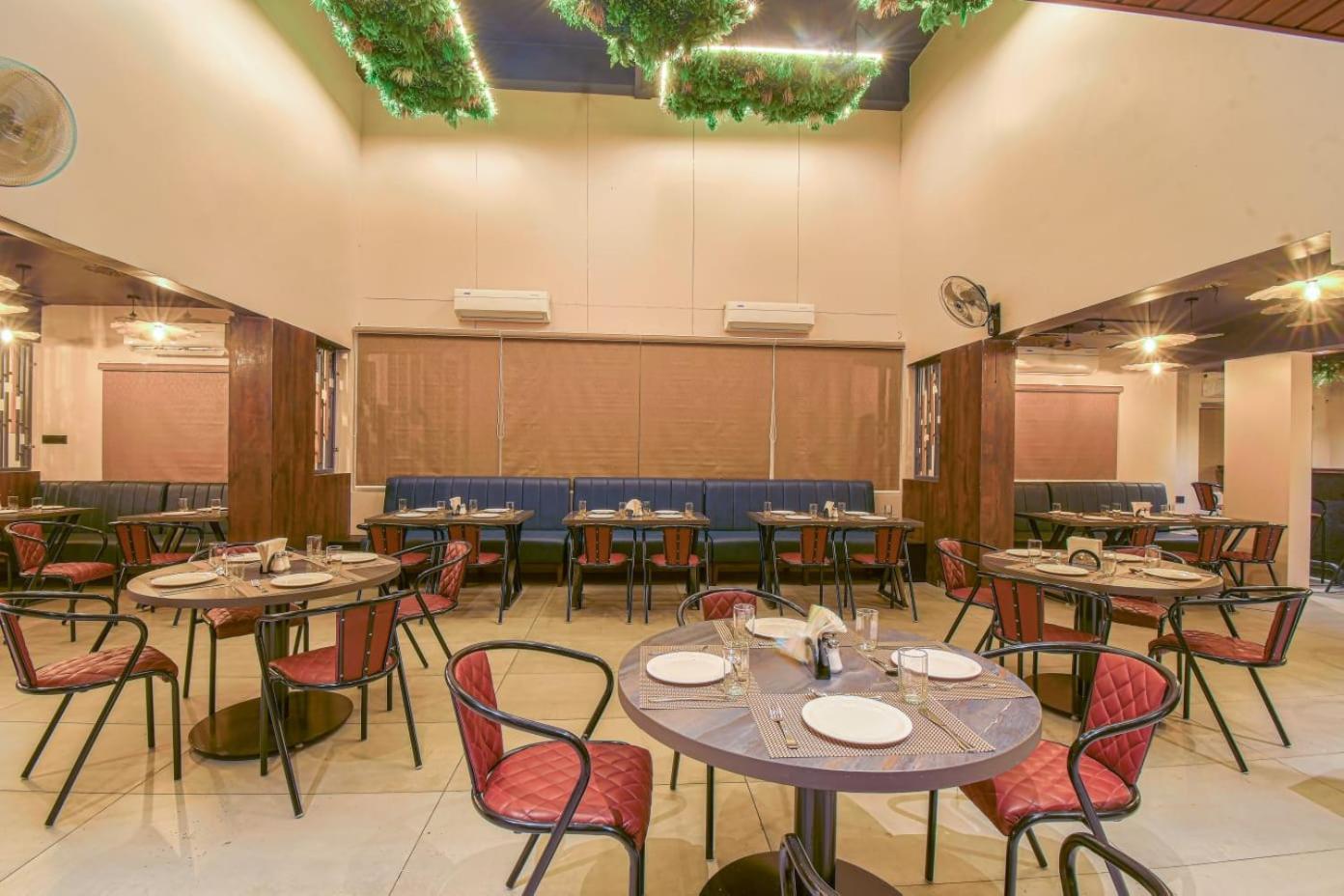 Hotel Vrindavan Deluxe Kolhapur Bagian luar foto