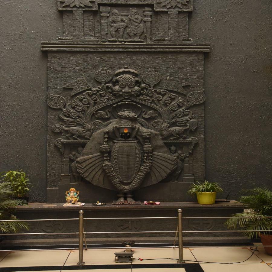 Hotel Vrindavan Deluxe Kolhapur Bagian luar foto